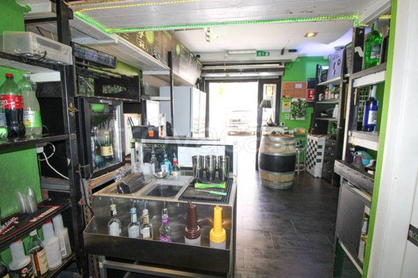 negozio in vendita a Cagliari in zona Marina