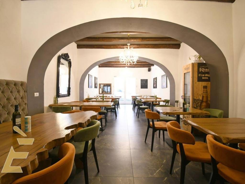 negozio in vendita a Cagliari in zona Marina