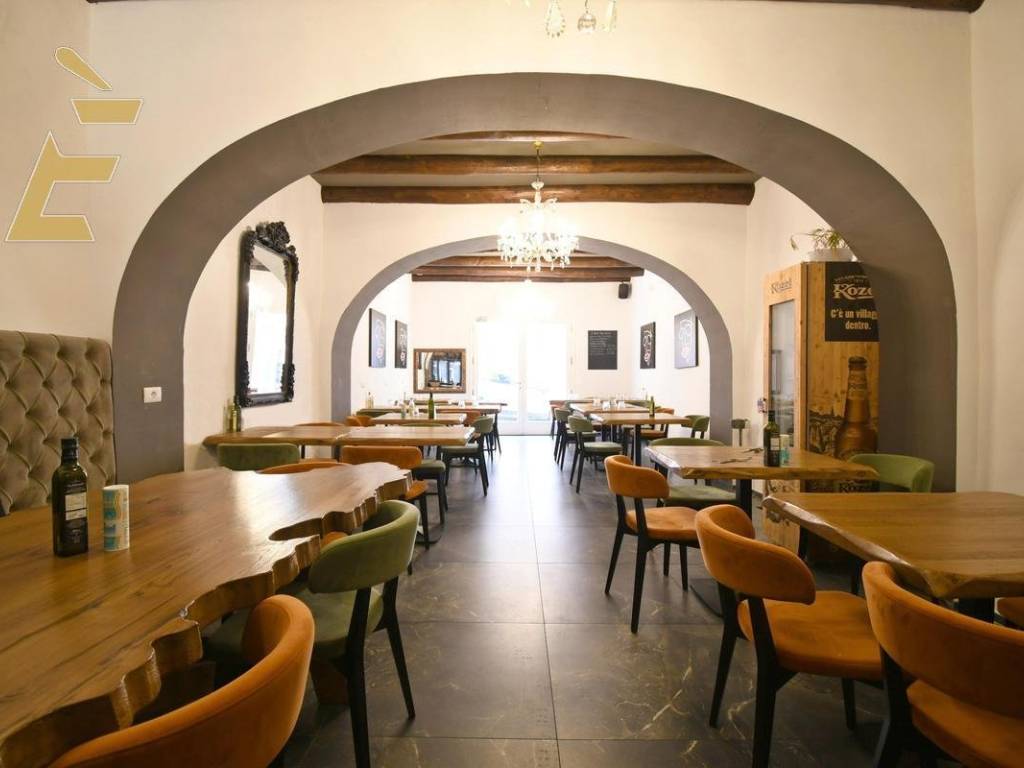 negozio in vendita a Cagliari in zona Marina