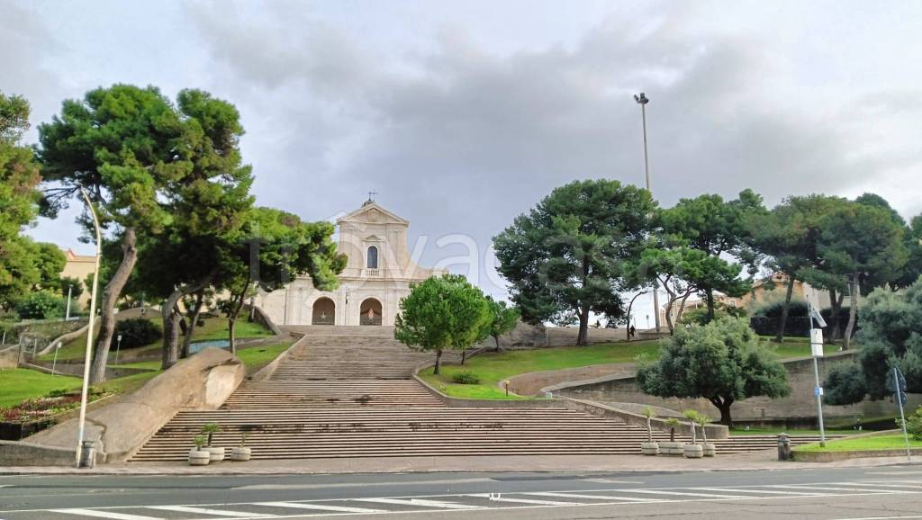 negozio in vendita a Cagliari in zona Monte Mixi