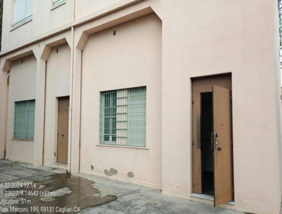 locale commerciale in vendita a Cagliari