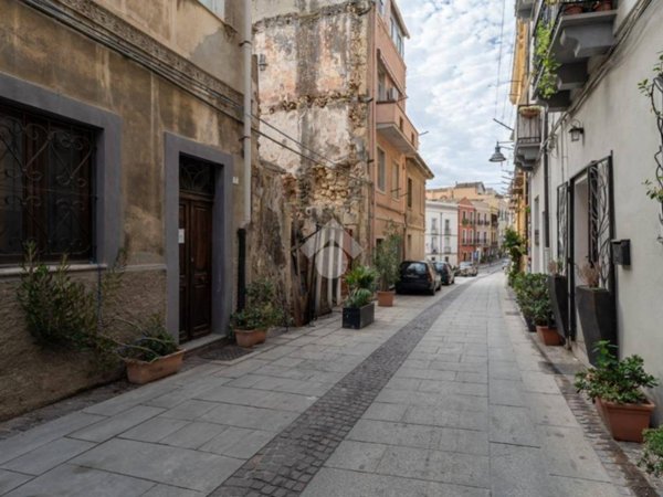 appartamento in vendita a Cagliari in zona Villanova
