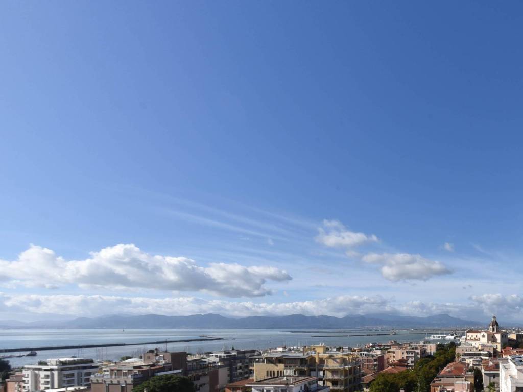 appartamento in vendita a Cagliari in zona Bonaria