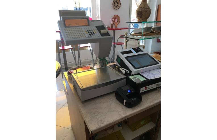 negozio in vendita a Cagliari in zona San Benedetto