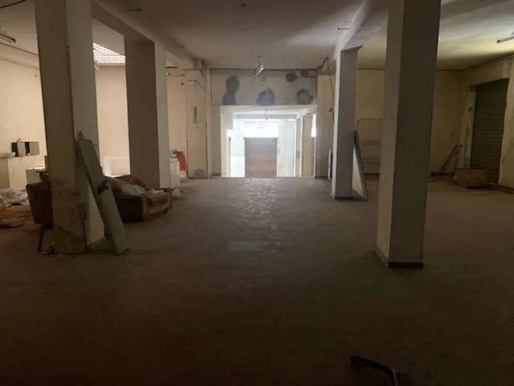 negozio in vendita a Cagliari in zona Marina