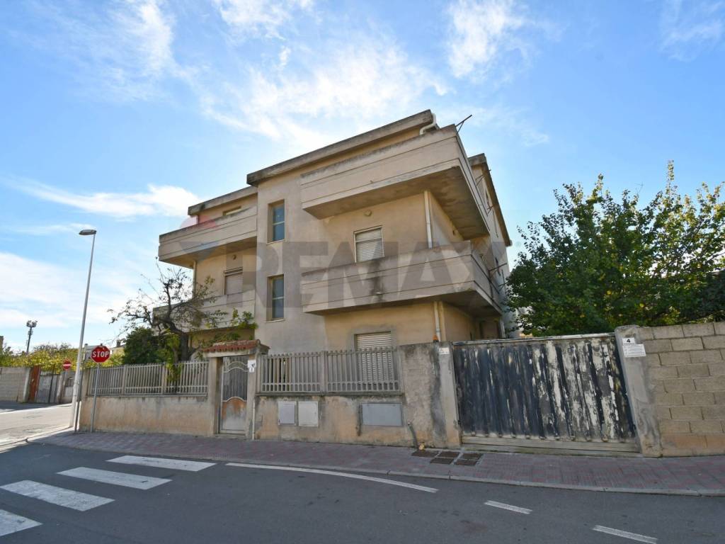 casa indipendente in vendita a Cagliari in zona Pirri
