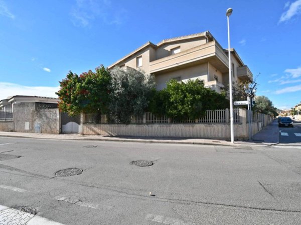 appartamento in vendita a Cagliari in zona Pirri