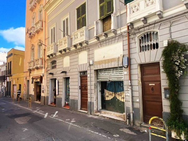 negozio in vendita a Cagliari in zona Villanova