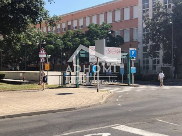 negozio in vendita a Cagliari in zona Tribunale