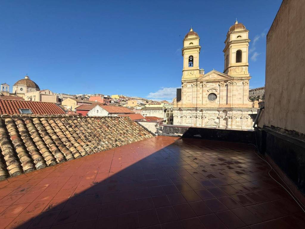 appartamento in vendita a Cagliari in zona Marina