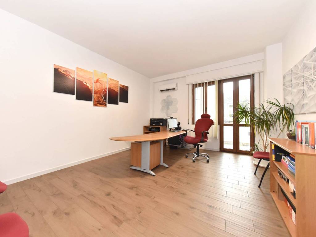 ufficio in vendita a Cagliari in zona Sant'Avendrace