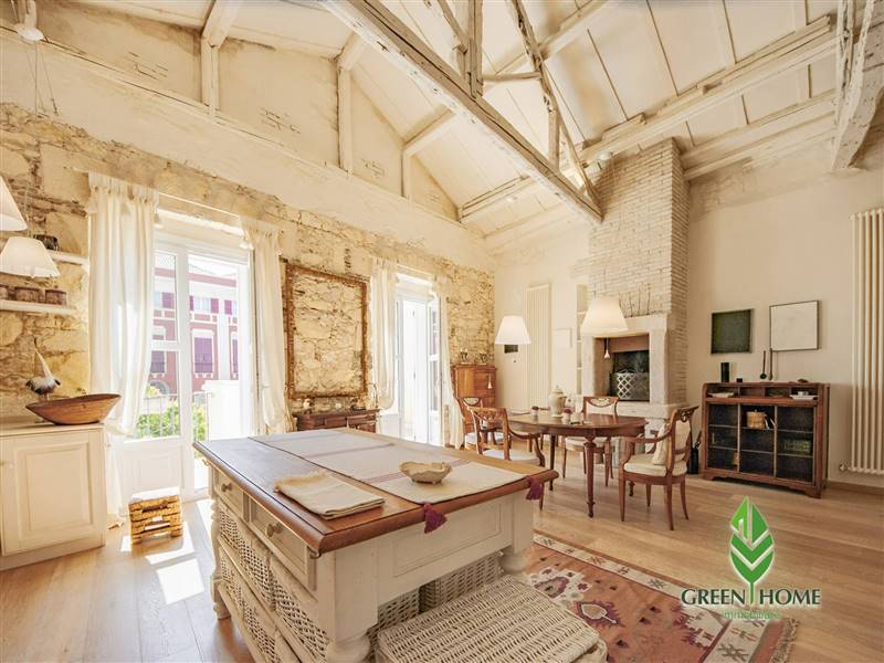 appartamento in vendita a Cagliari in zona Castello