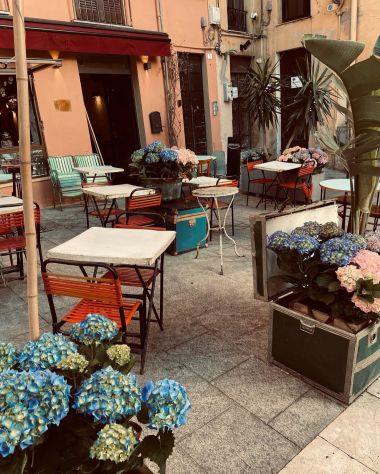 negozio in vendita a Cagliari in zona Marina