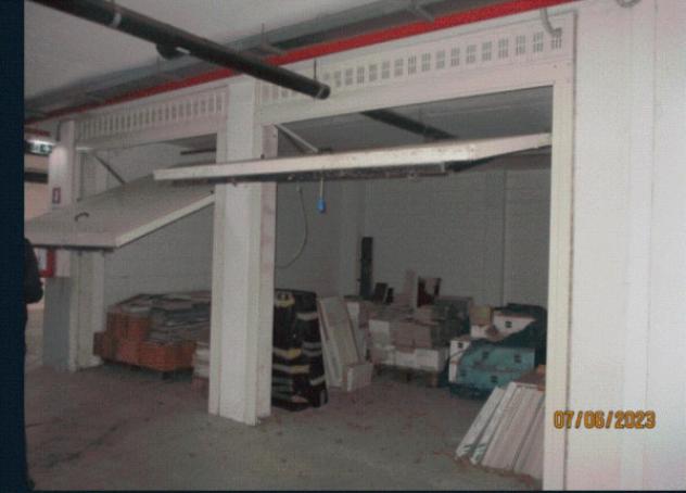 negozio in vendita a Cagliari in zona Tuvixeddu/Tuvumannu