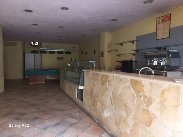 locale commerciale in vendita a Cagliari