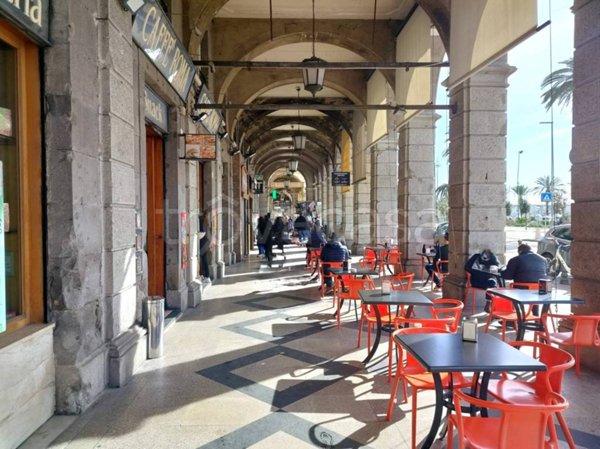 negozio in vendita a Cagliari in zona Marina