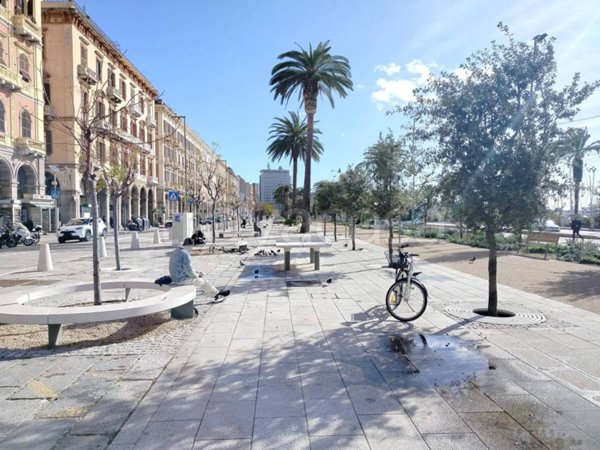 negozio in vendita a Cagliari in zona Marina