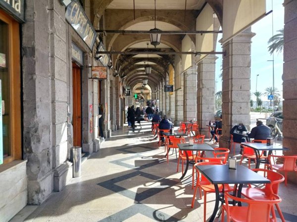 negozio in vendita a Cagliari in zona Marina
