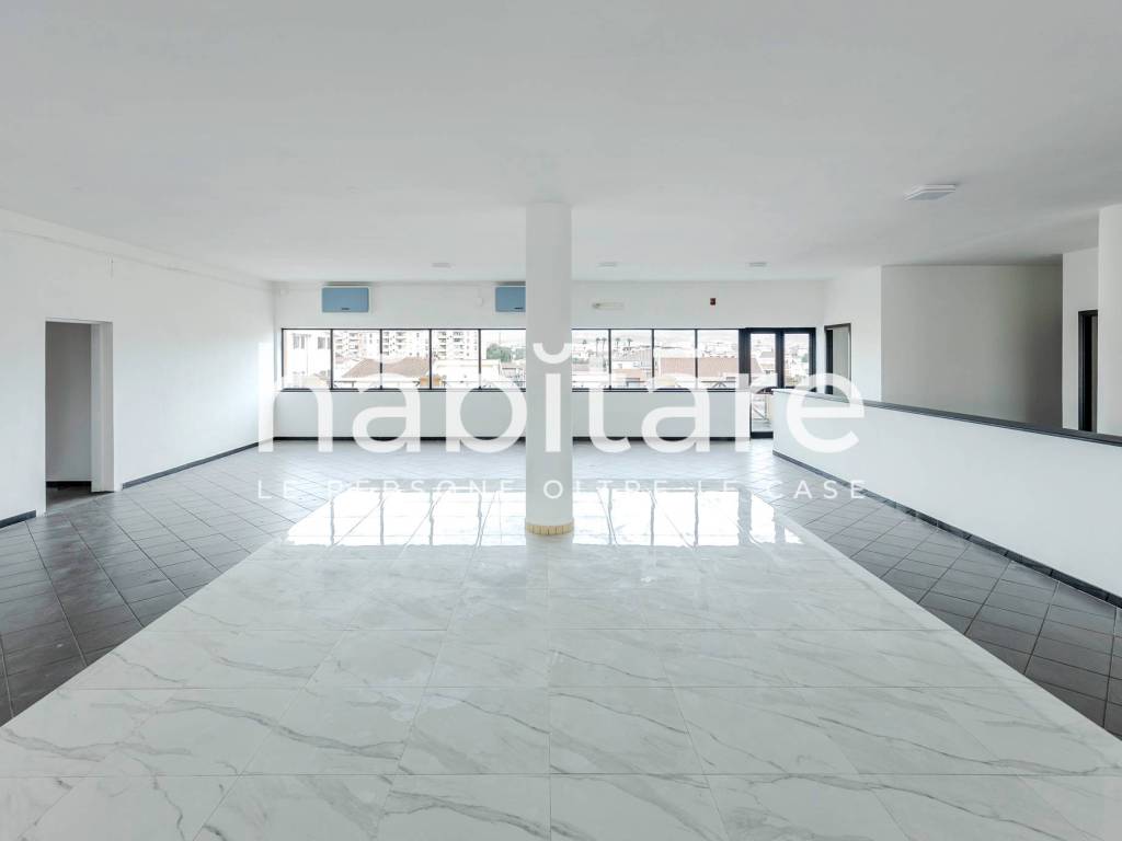 negozio in vendita a Cagliari in zona Pirri