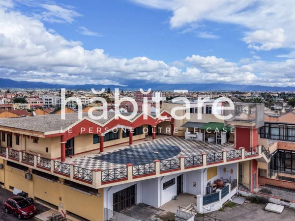 negozio in vendita a Cagliari in zona Pirri