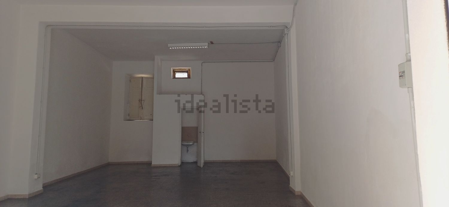 locale commerciale in vendita a Cagliari