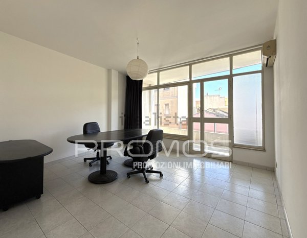 ufficio in vendita a Cagliari in zona Pirri
