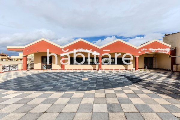 locale commerciale in vendita a Cagliari