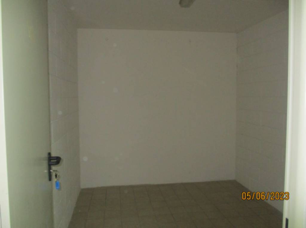 locale commerciale in vendita a Cagliari in zona Tuvixeddu/Tuvumannu