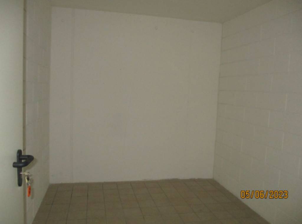 locale commerciale in vendita a Cagliari in zona Tuvixeddu/Tuvumannu