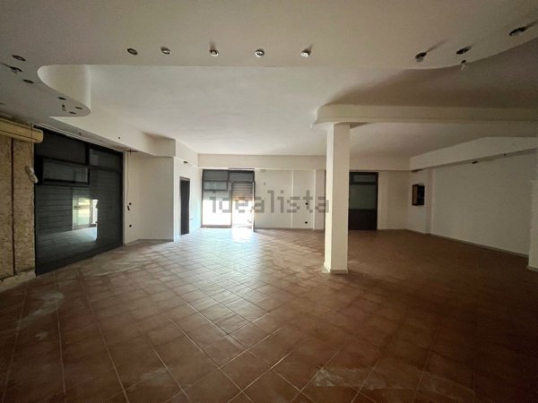locale commerciale in vendita a Cagliari in zona Pirri