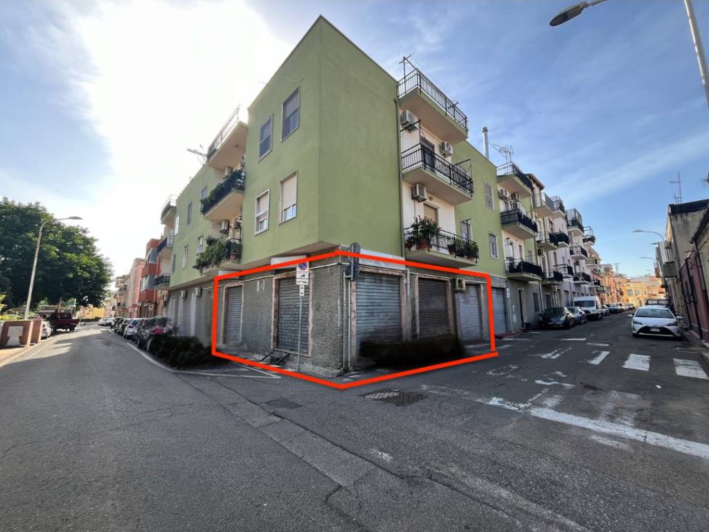 negozio in vendita a Cagliari in zona Pirri