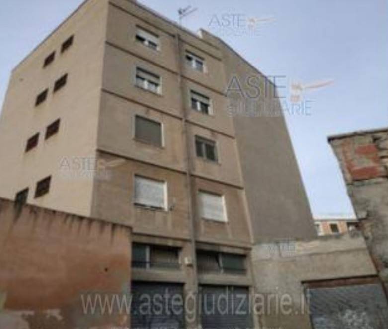 negozio in vendita a Cagliari in zona Villanova