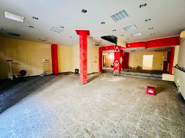 negozio in vendita a Cagliari in zona Pirri