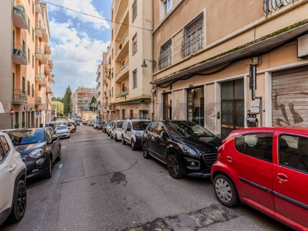 locale commerciale in vendita a Cagliari in zona Villanova