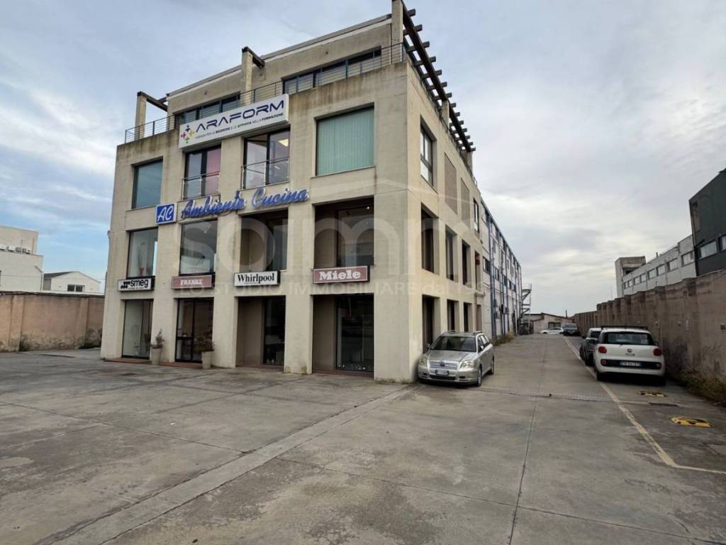 negozio in vendita a Cagliari