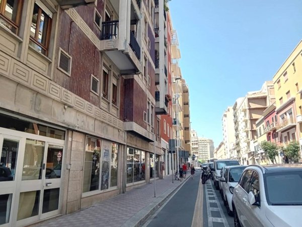 negozio in vendita a Cagliari in zona Villanova