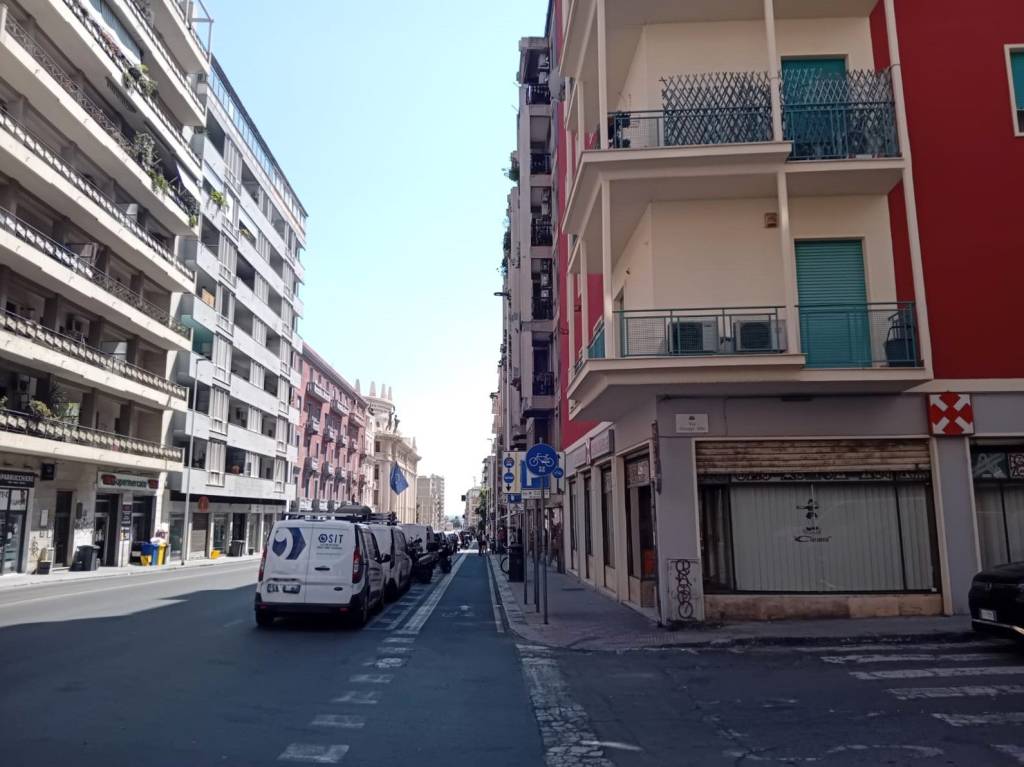 negozio in vendita a Cagliari in zona Villanova