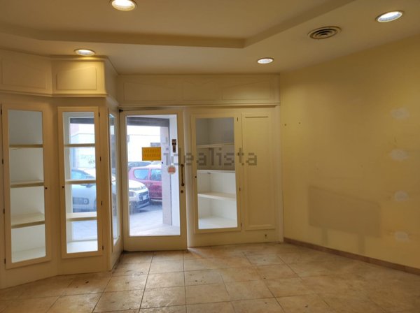 locale commerciale in vendita a Cagliari