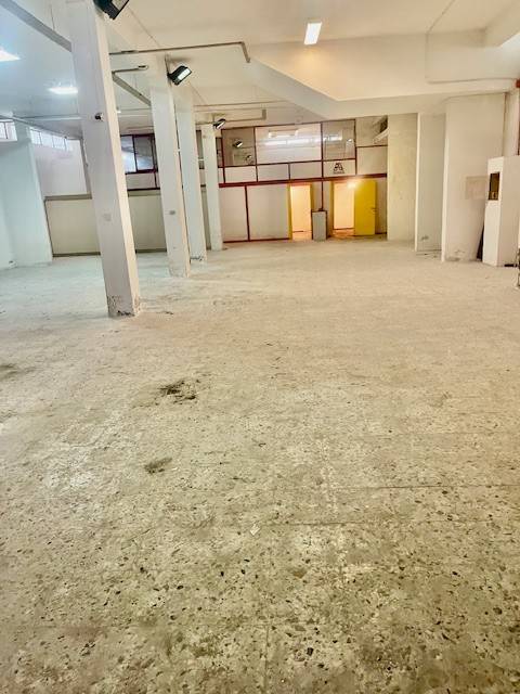negozio in vendita a Cagliari in zona Pirri