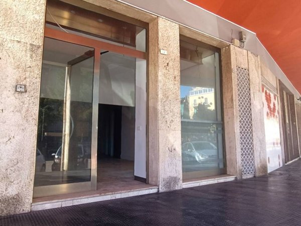 negozio in vendita a Cagliari in zona Bonaria