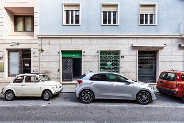 negozio in vendita a Cagliari in zona Tribunale