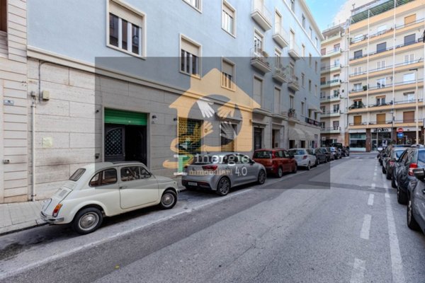 negozio in vendita a Cagliari in zona Tribunale