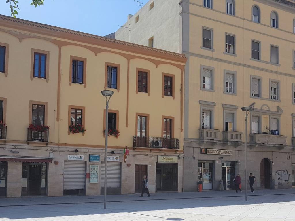 negozio in vendita a Cagliari in zona Villanova