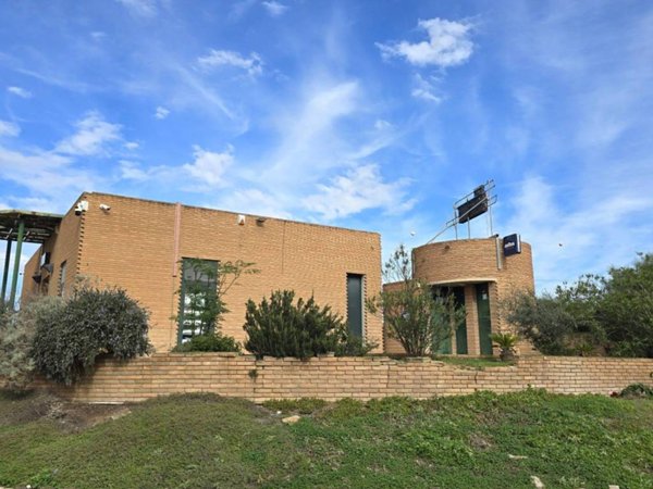 negozio in vendita a Cagliari in zona Sant'Avendrace