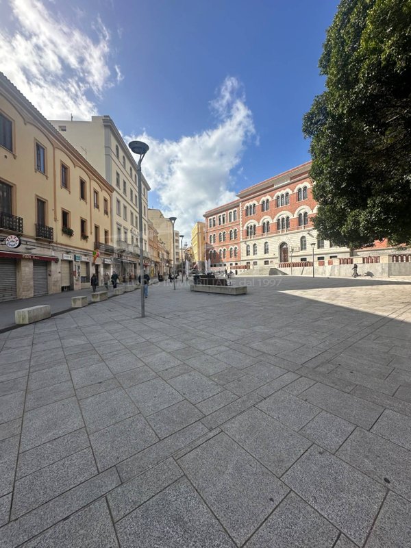 locale commerciale in vendita a Cagliari in zona Villanova