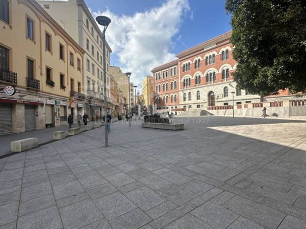 negozio in vendita a Cagliari in zona Villanova