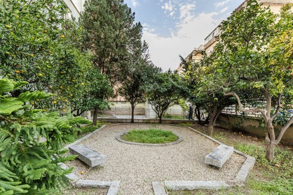 appartamento in vendita a Cagliari in zona Bonaria