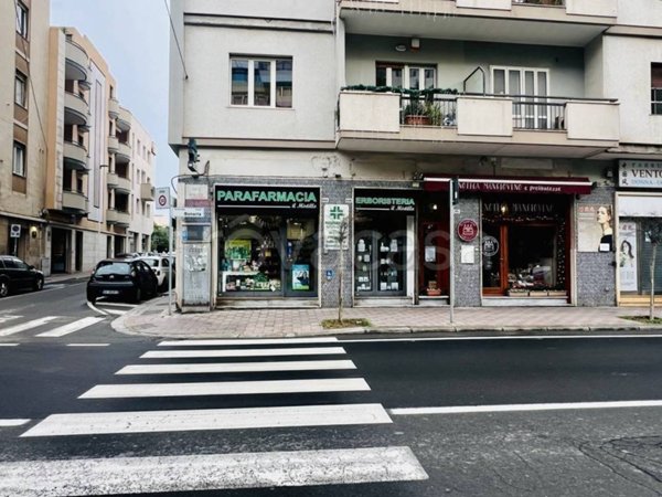 negozio in vendita a Cagliari in zona Bonaria