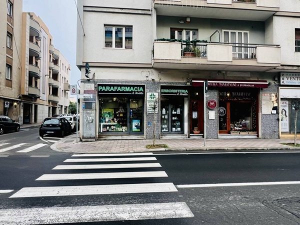 negozio in vendita a Cagliari in zona Villanova