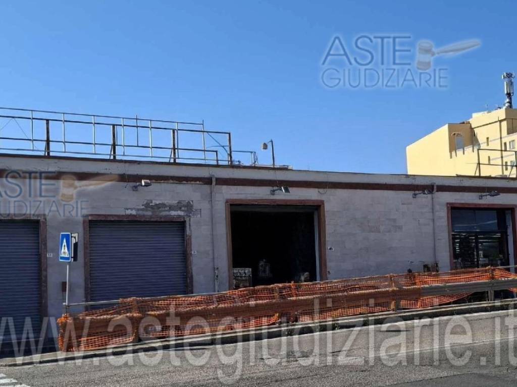 locale commerciale in vendita a Cagliari in zona Sant'Avendrace